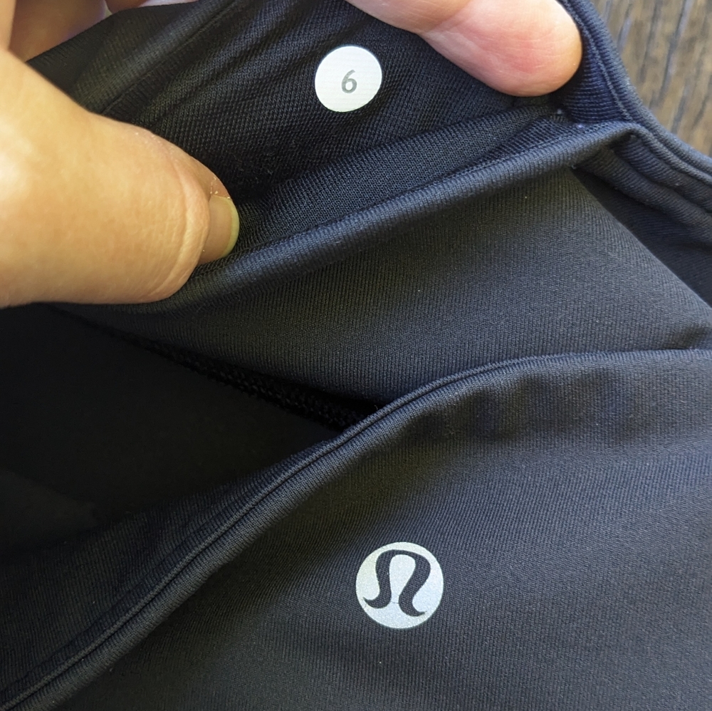 Lululemon Woman's Yoga Align Crop Leggings 20" Inseam, size 6 Black - Picture 10 of 10